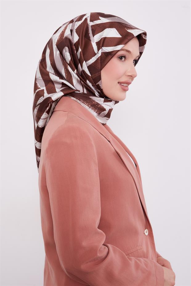 Koyu Kahve Harf Baskılı Twill İpek Eşarp