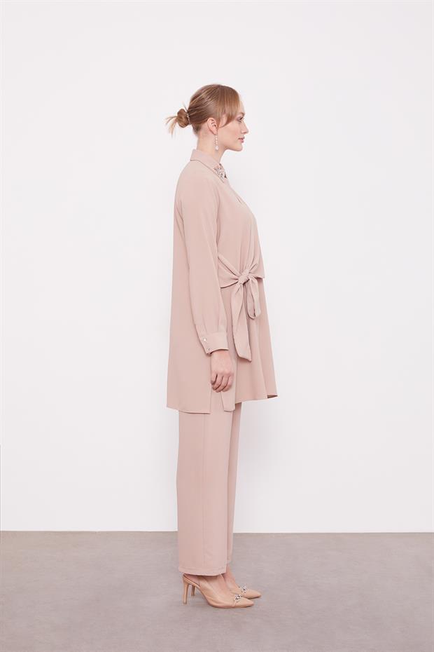 Koyu Bej Yakası İşlemeli İkili Takım