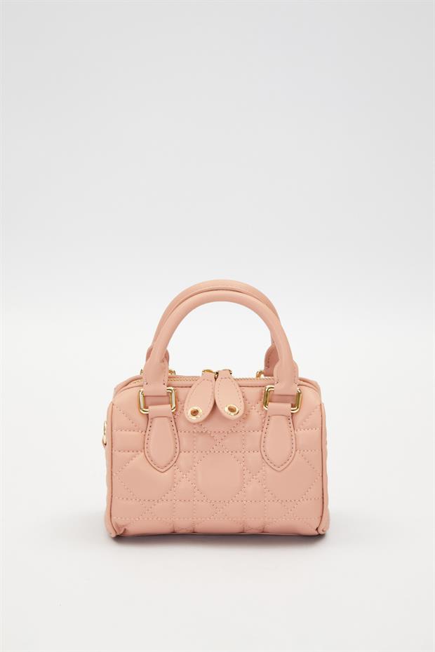 Koyu Pembe Kilit Aksesuar Detaylı El Çantası