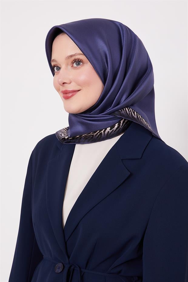 Koyu Lacivert Kenar Leopar Desen Twill İpek Eşarp