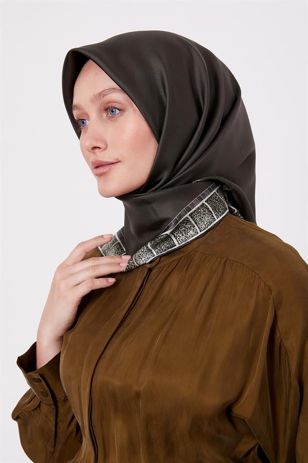 Koyu Yeşil Kenar Leopar Twill İpek Eşarp