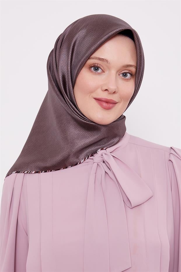 Koyu Vizon Benekli Twill İpek Eşarp