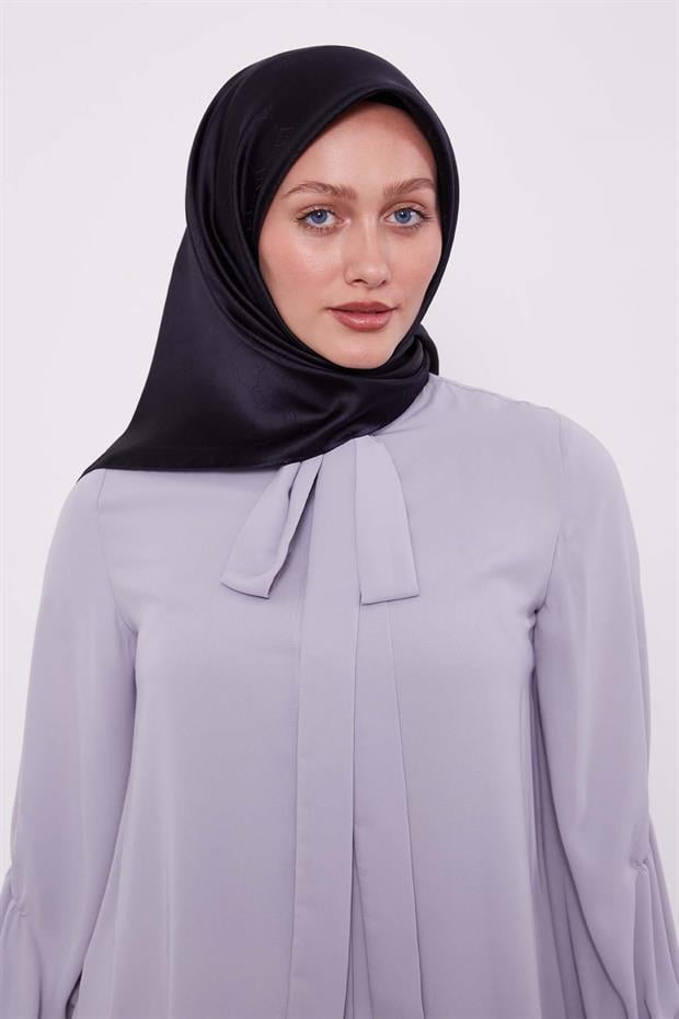 Koyu Lacivert Petek Desen Monogram İpek Eşarp