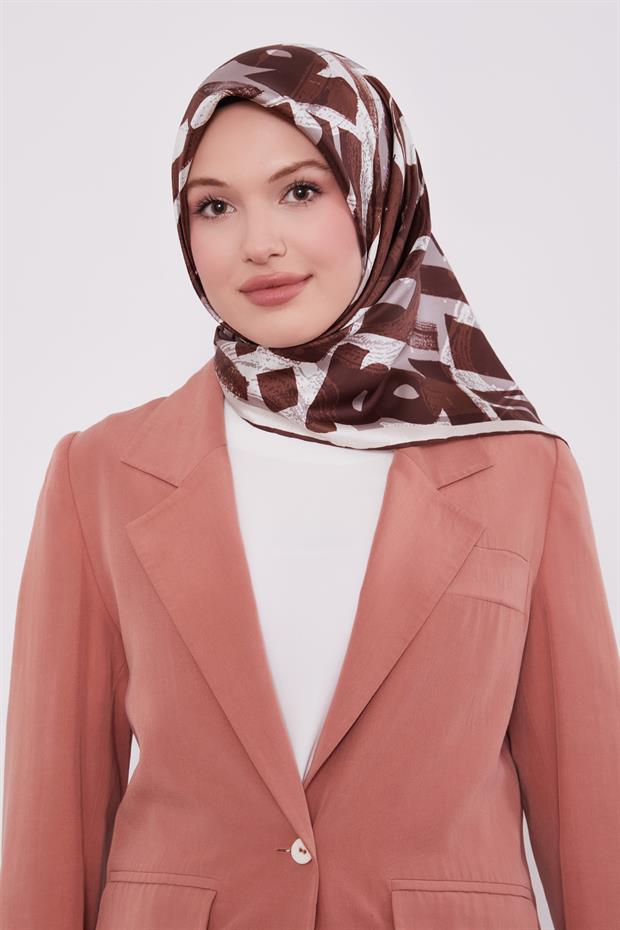 Koyu Kahve Harf Baskılı Twill İpek Eşarp