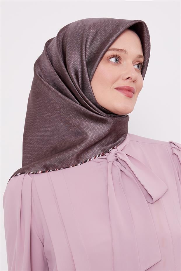 Koyu Vizon Benekli Twill İpek Eşarp