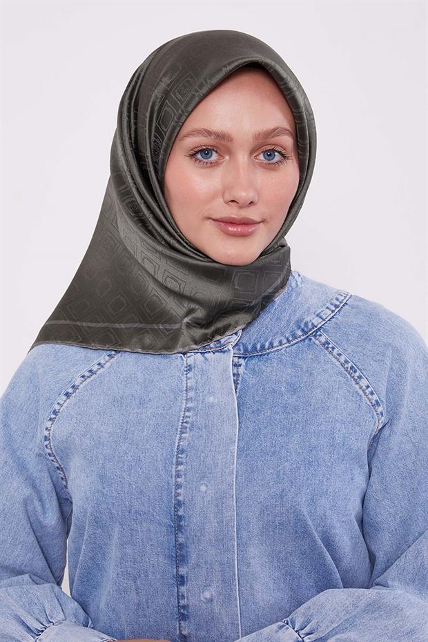 Koyu Haki Baklava Desen Monogram İpek Eşarp