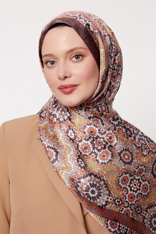 Koyu Kahve Batik Desen Hint İpeği Şal