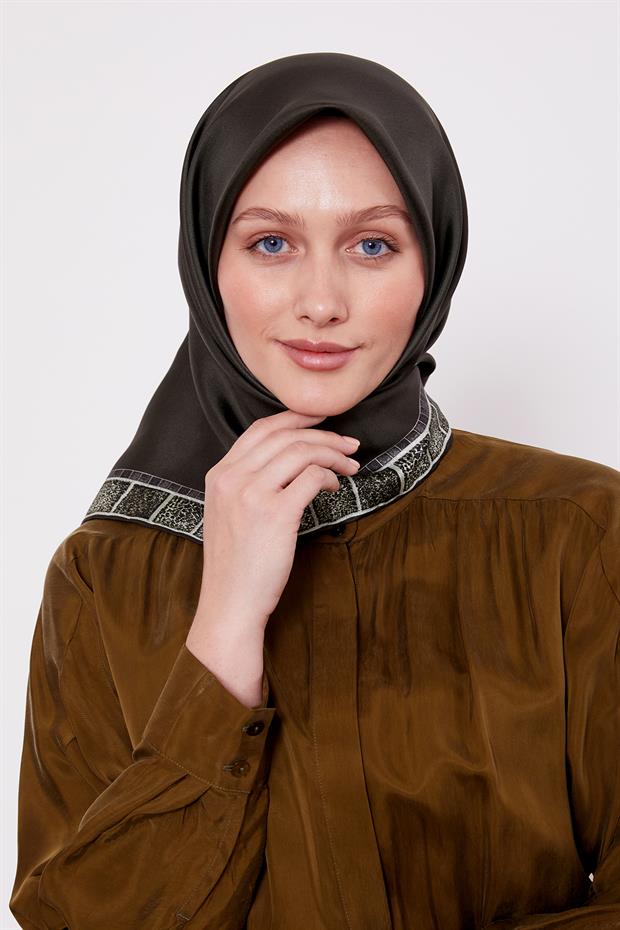 Koyu Yeşil Kenar Leopar Twill İpek Eşarp