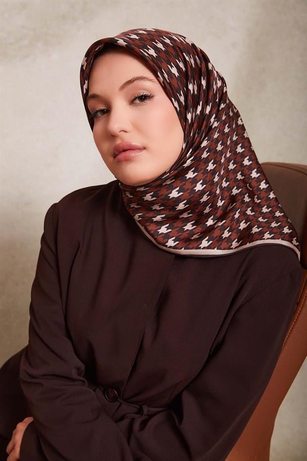 Koyu Kahve Kazayağı Desen Twill İpek Eşarp