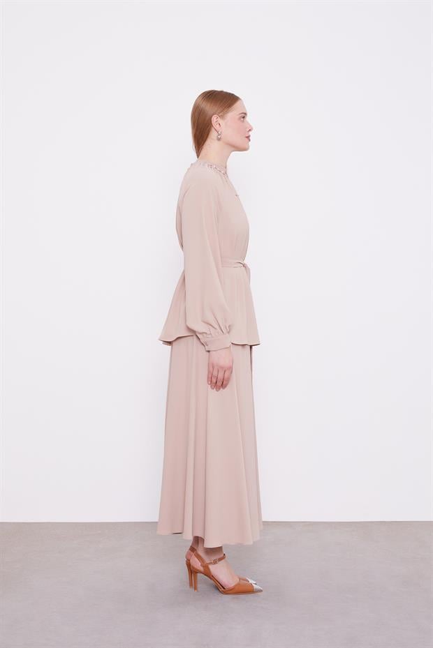 Koyu Bej İnci Yaka Detay Etek Takım