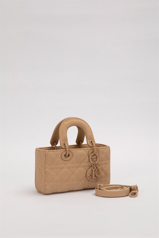 Kahve Aksesuarlı Kapitone El Çantası