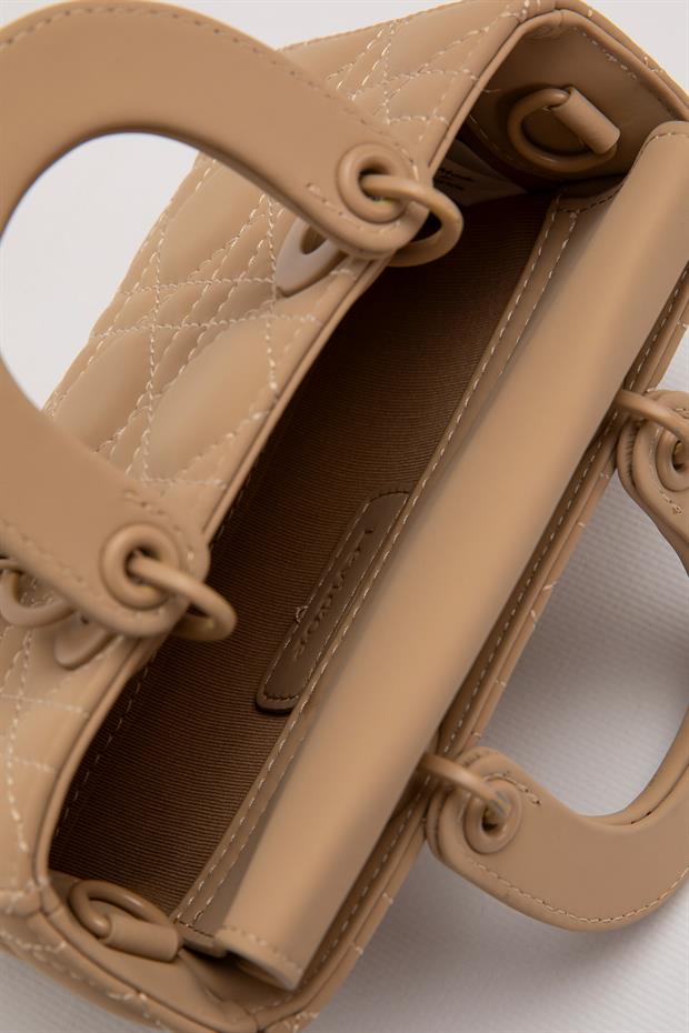 Kahve Aksesuarlı Kapitone El Çantası