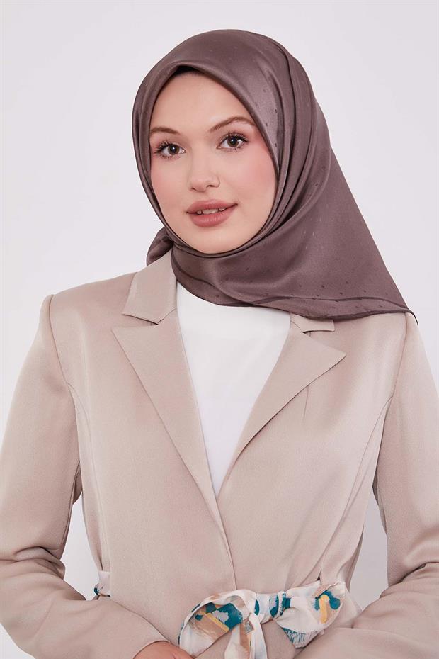 Kahve Benek Desen Monogram İpek Eşarp