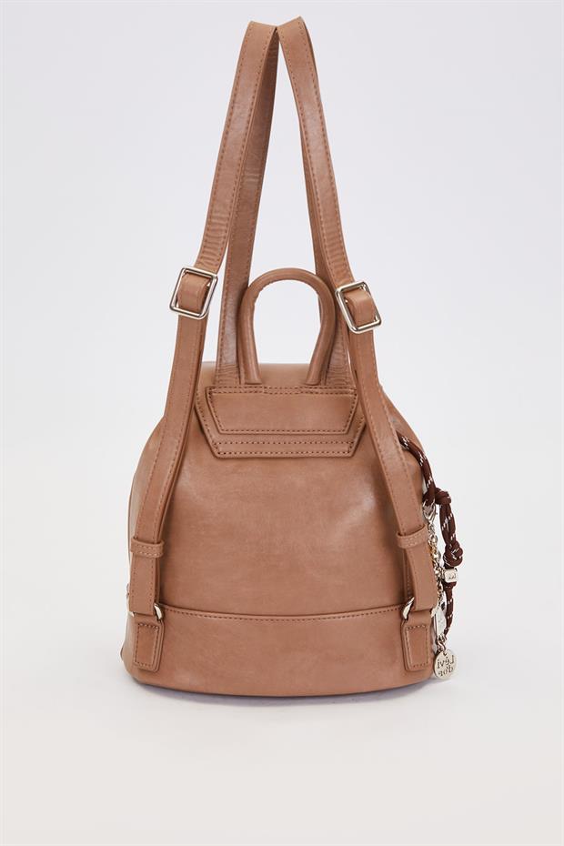 Kahve Charm Aksesuar Detaylı Sırt Çantası