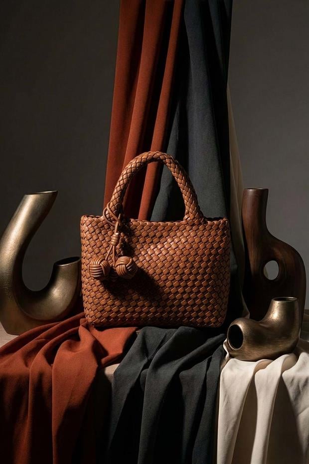 Kahve Charmlı Örgü Model El Çantası