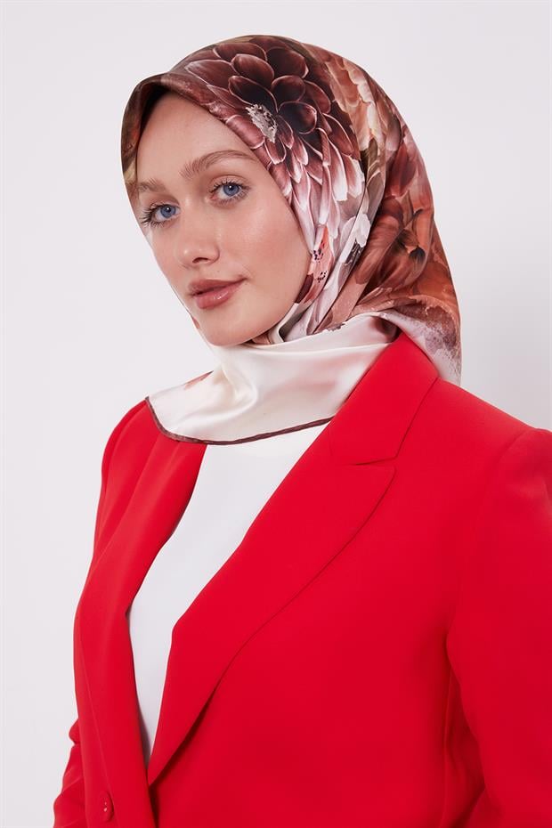 Kahve Çiçek Desen Sura İpek Eşarp