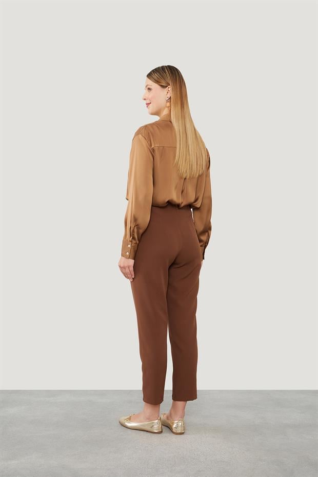 Kahve Çift Pliseli Kumaş Havuç Pantolon