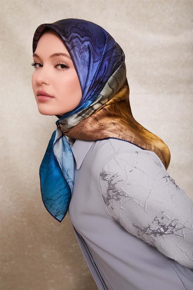 Kahve - Gold Karmaşık Desen Twill İpek Eşarp