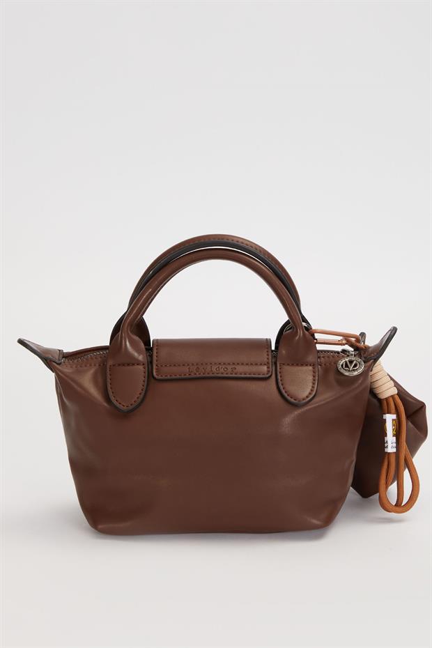 Kahve İp Saçaklı Charm Detaylı El Çantası