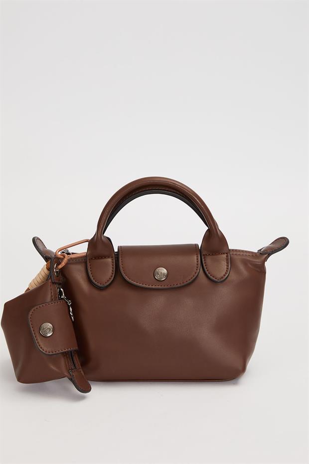 Kahve İp Saçaklı Charm Detaylı El Çantası