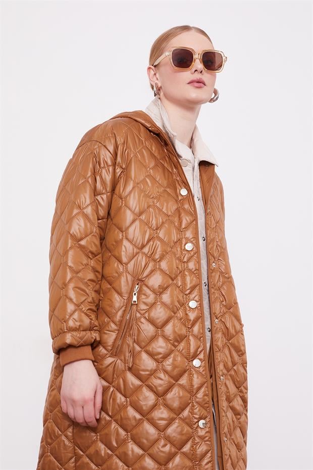 Kahve Parlak Kapitone Çıtçıtlı Mont