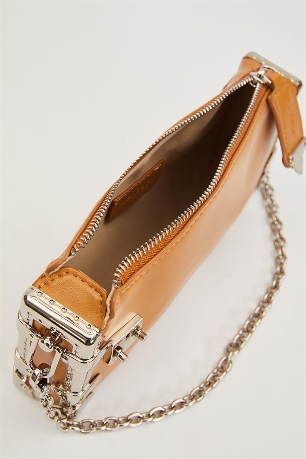 Kahve Metal Köşeli Omuz Çantası