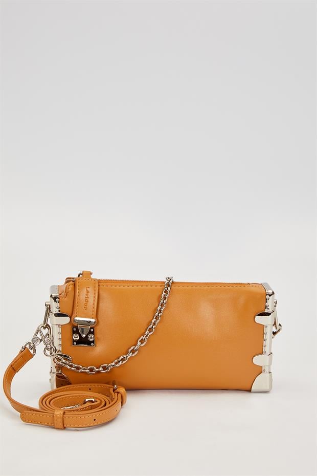 Kahve Metal Köşeli Omuz Çantası