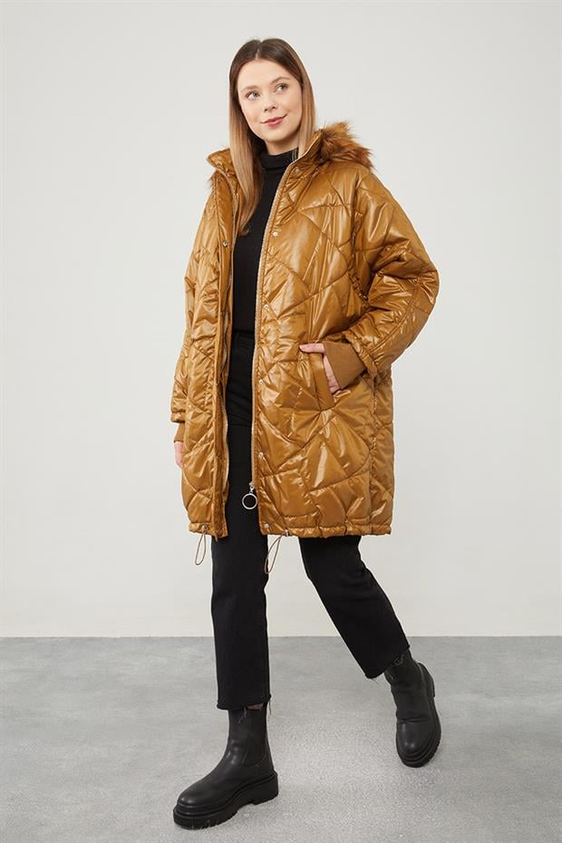 Kahve Tüy Detaylı Kapitone Mont