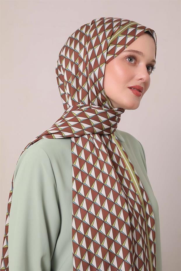 Kahve Üçgen Desen Club Şal