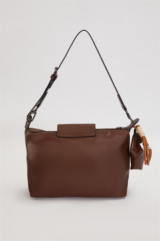 Kahve Üst Kapaklı Charm Detay Omuz Çantası