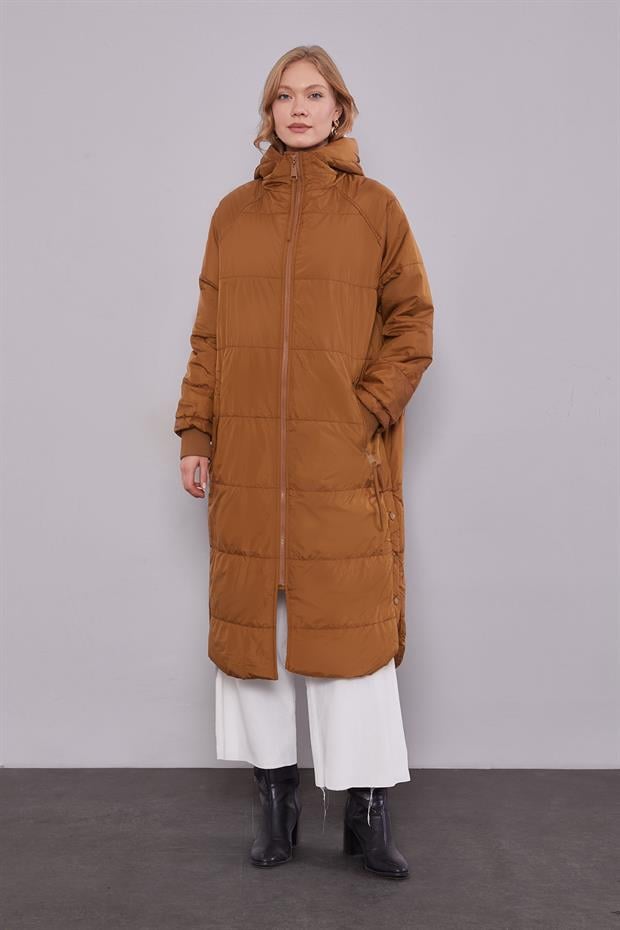 Kahve Yanları Çıt Çıt Detaylı Kapüşonlu Şişme Mont