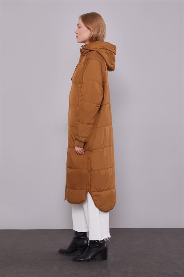Kahve Yanları Çıt Çıt Detaylı Kapüşonlu Şişme Mont