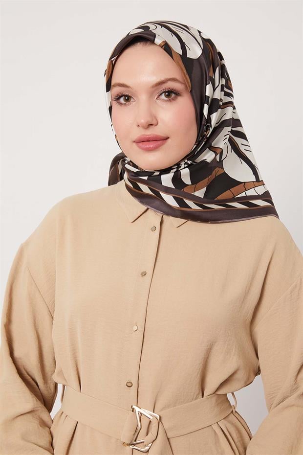 Kahve Zambak Desen Twill İpek Eşarp