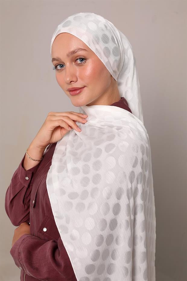 Kırık Beyaz Benek Desenli Jakar Capri Şal