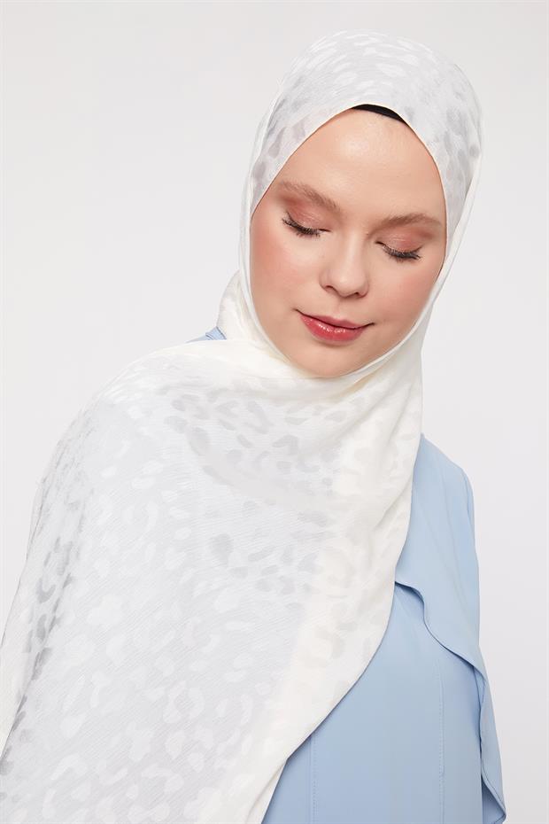 Kırık Beyaz Kendinden Desenli Jakar Capri Şal