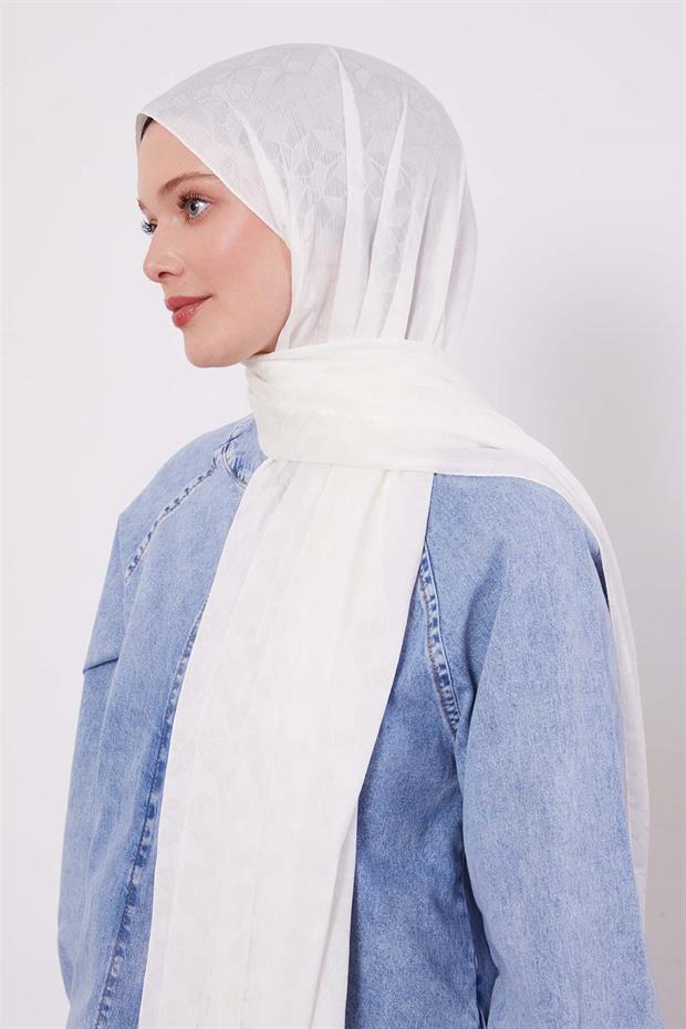 Kırık Beyaz Kristal Desen Jakar Capri Şal