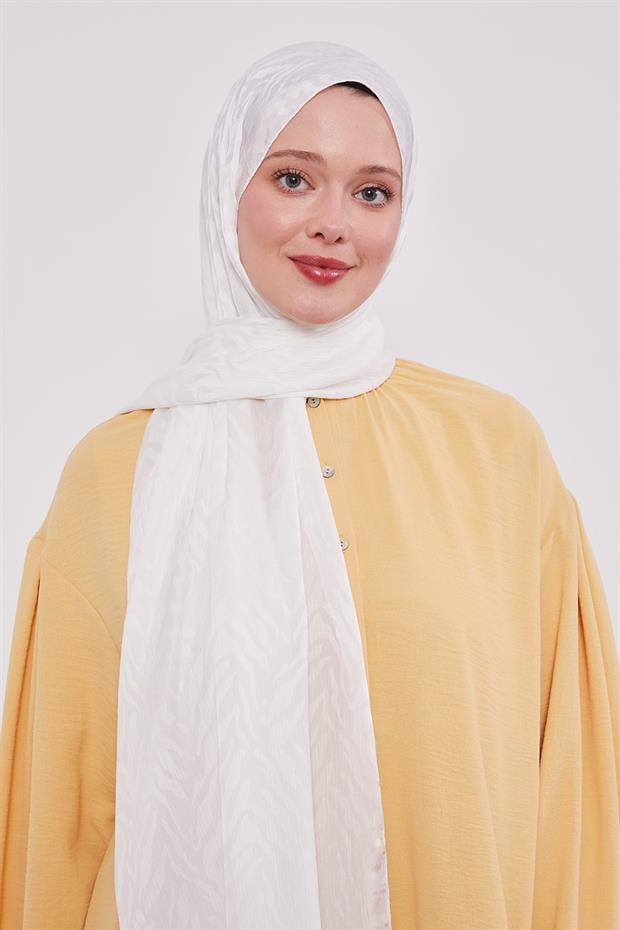 Kırık Beyaz Soyut Yaprak Desen Jakar Capri Şal