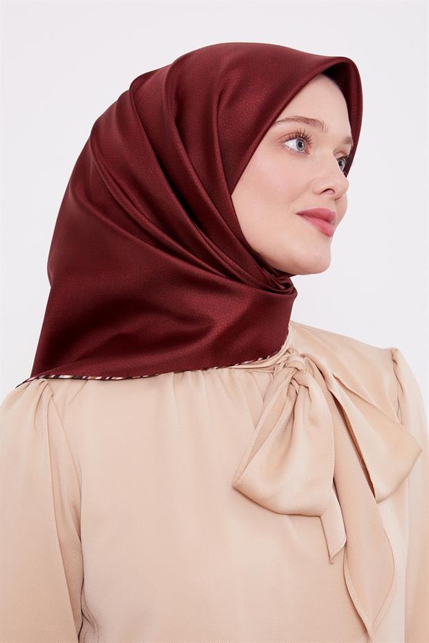 Kırmızı Benekli Twill İpek Eşarp