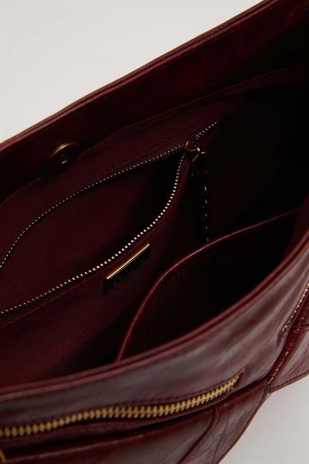 Kırmızı Çapraz Fermuar Detaylı Omuz Çantası