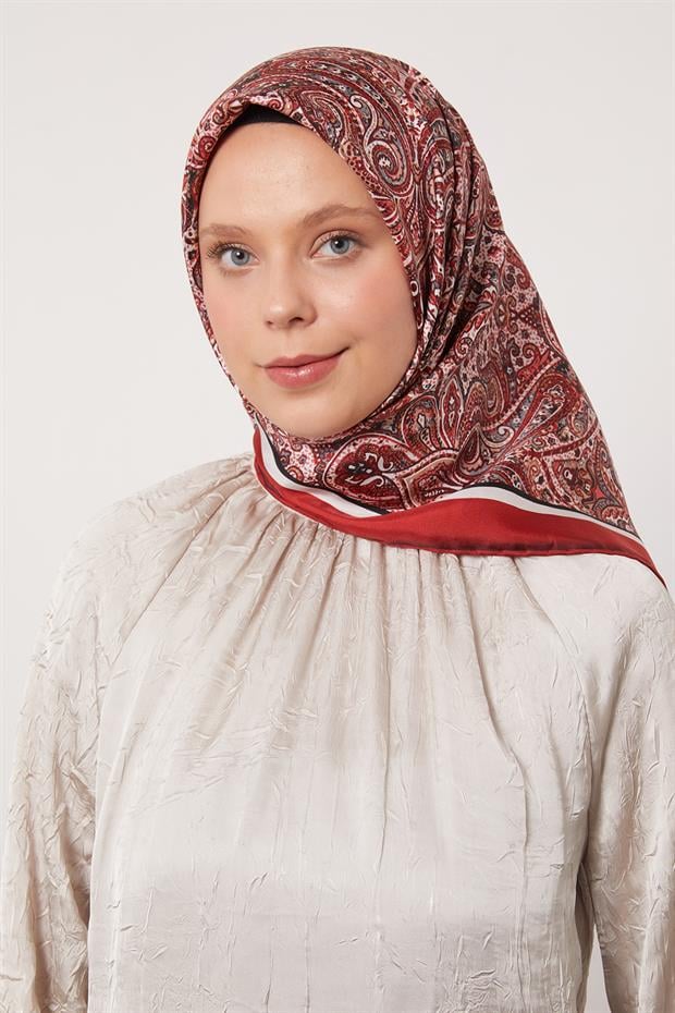 Kırmızı Etnik Desen Twill İpek Eşarp