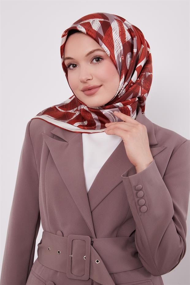 Kırmızı Harf Baskılı Twill İpek Eşarp