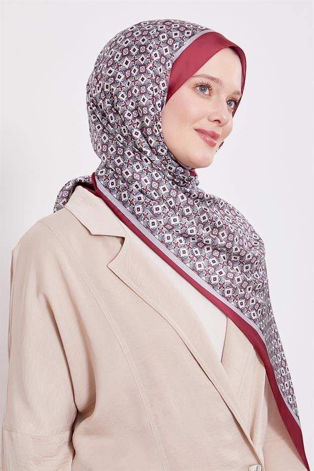 Kırmızı Kare Desen Hint İpeği Şal