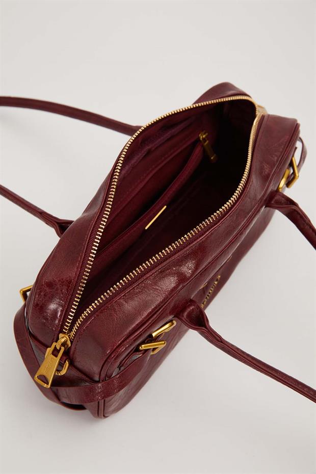 Kırmızı Kemer Detaylı Uzun Askılı Omuz Çantası