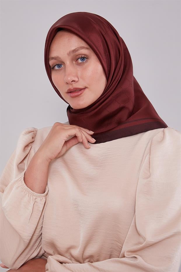 Kırmızı Kenar Şeritli Monogram İpek Eşarp