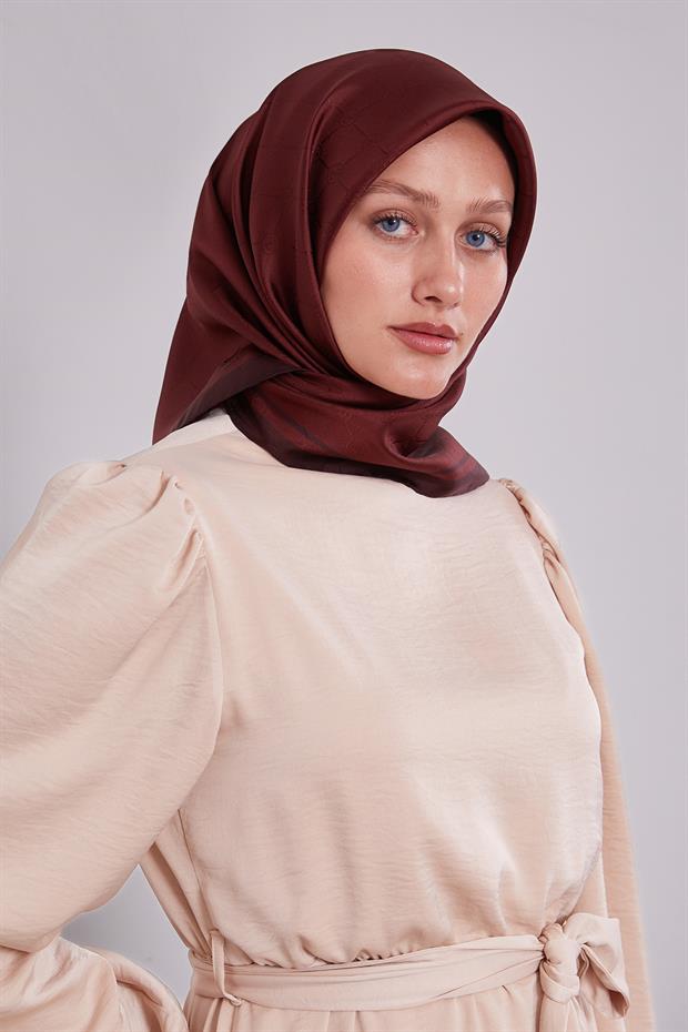 Kırmızı Kenar Şeritli Monogram İpek Eşarp