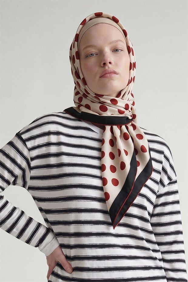Kırmızı Puantiyeli Twill İpek Eşarp