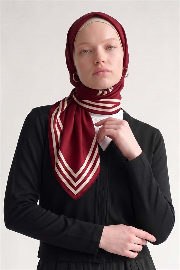 Kırmızı Üç Çizgi Detaylı Twill İpek Eşarp