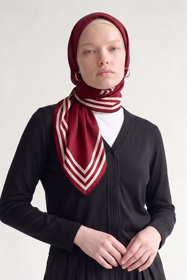 Kırmızı Üç Çizgi Detaylı Twill İpek Eşarp