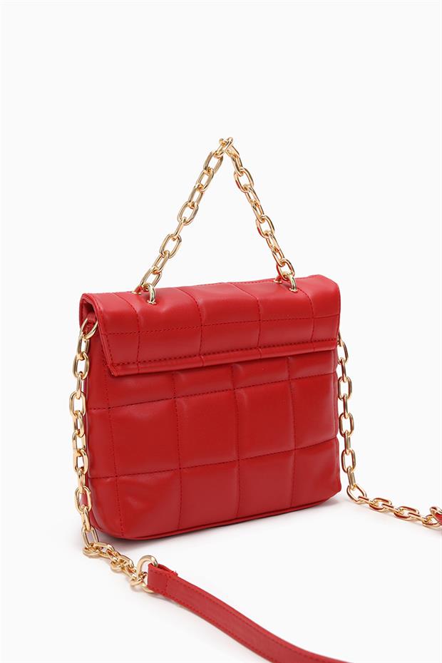 Kırmızı Üçgen Kapaklı Omuz Çantası