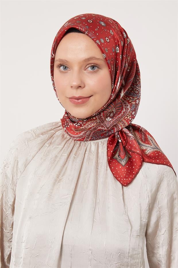 Kırmızı Yaprak  Desen Twill İpek Eşarp